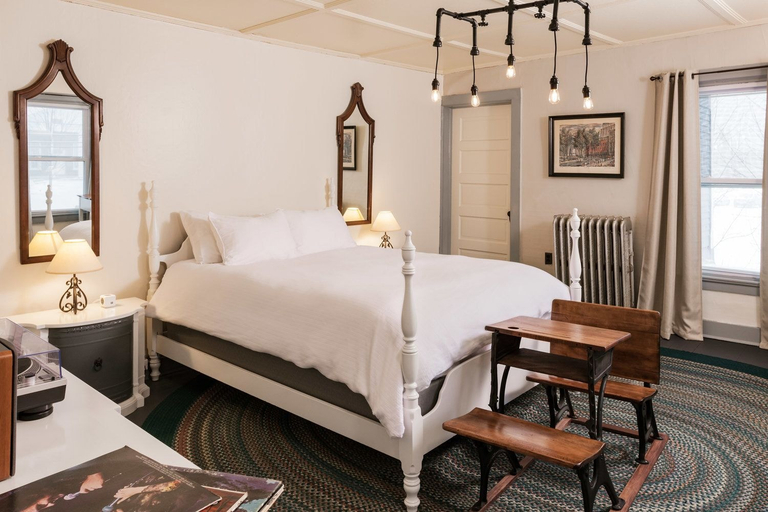Bedroom 1, The Deers Head Inn, Essex