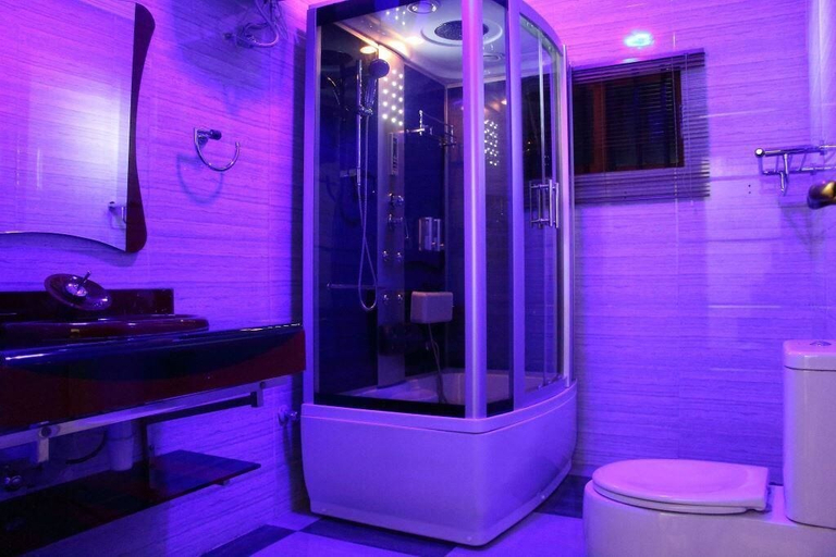 Bathroom 3, E-Suite Hotel, AbujaMun