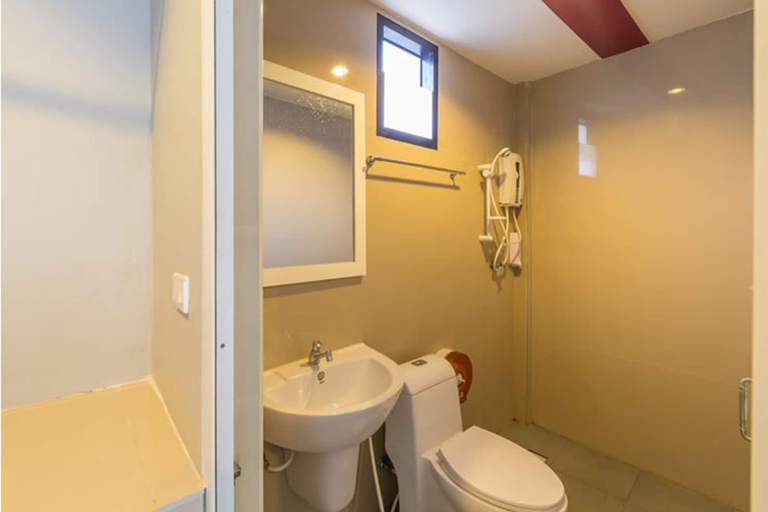 Bathroom 3, Koh Larn FC, Pattaya