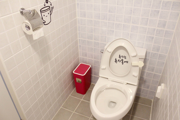 Bathroom 3, Viva Cheongchun Guest House, Haeundae