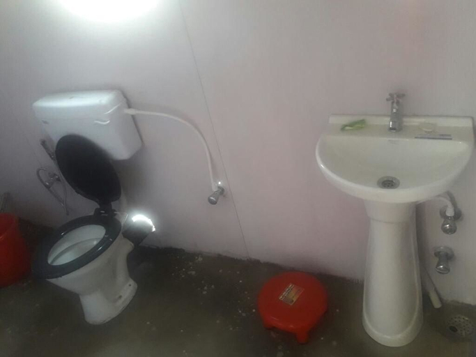 Bathroom 4, Wander Hut Tsomoriri, Leh