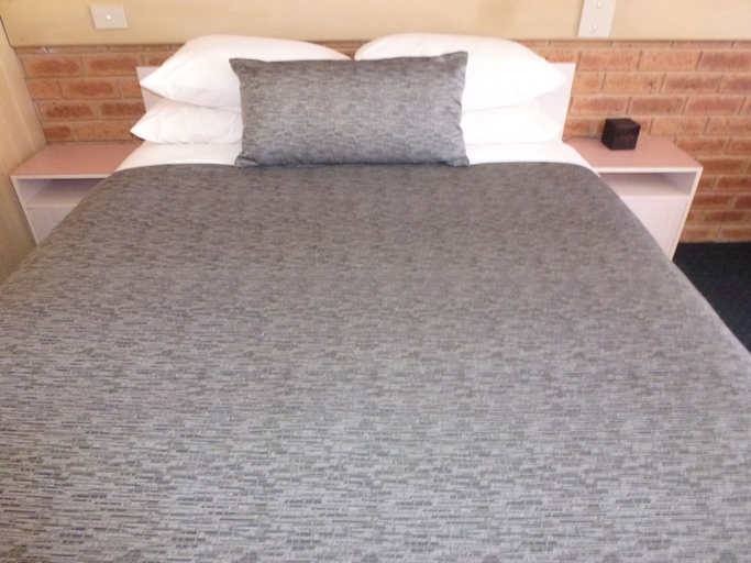 Bedroom 2, Colonial Motor Inn Bairnsdale, E. Gippsland - Bairnsdale