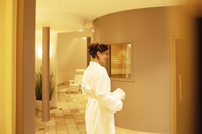 Others 5, Hotel Frisia, Leer