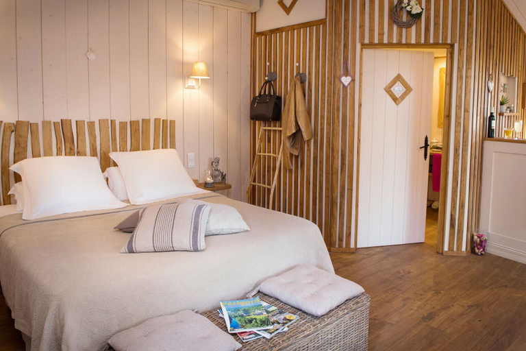 Bedroom 3, Le Lion d'Or, Dordogne