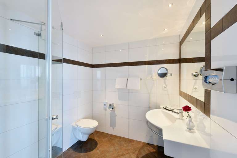 Bathroom 4, Hotel Vitalis by AMEDIA, München