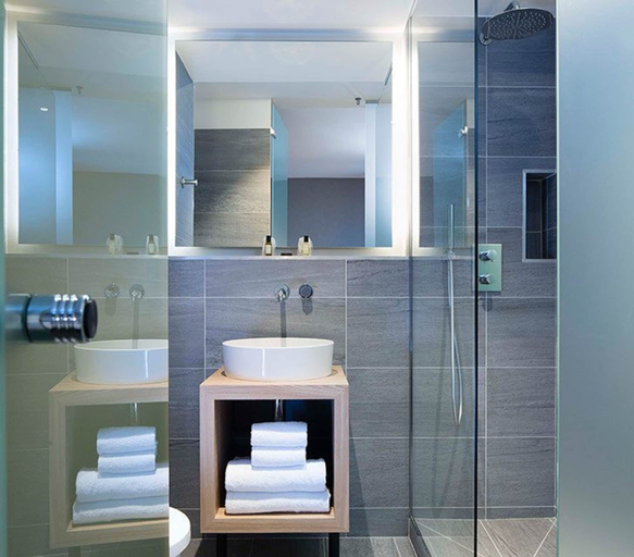 Bathroom 4, ibis Styles Bourg-la-Reine, Hauts-de-Seine