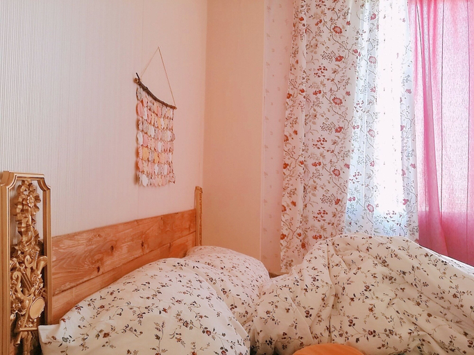Bedroom 2, Alice In Urban, Jeju
