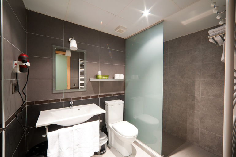 Bathroom 4, Aparthotel Les Olimpiades, Pyrénées-Orientales