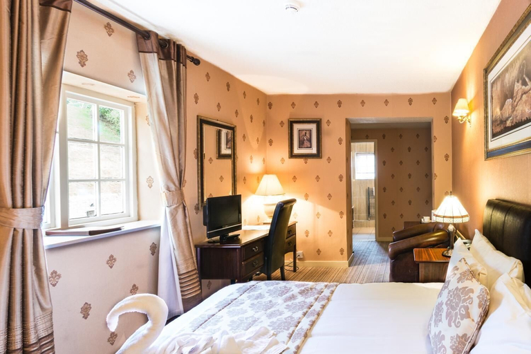 Bedroom 2, George Hotel, Hertfordshire