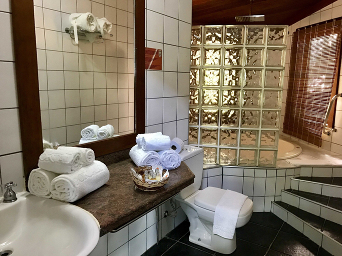 Bathroom 4, Hotel Portaló, Cairu