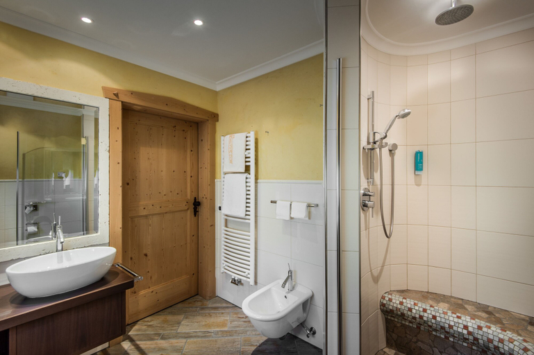 Bathroom 5, Hotel Gran Ciasa, Bolzano