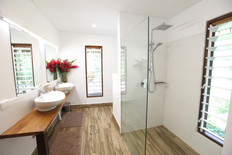 Bathroom 3, Divi's Boutique Retreat, Malorua