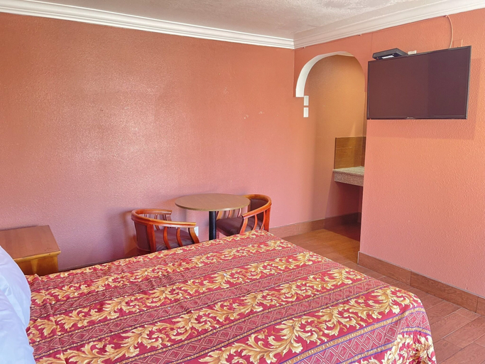 Bedroom 2, Twenty-First Century Inn, Los Angeles
