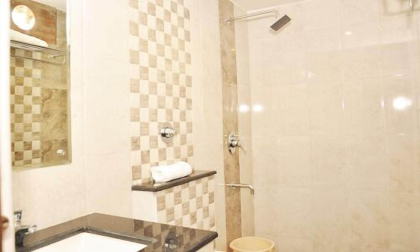 Bathroom 4, Hotel Tamizh Park, Puducherry