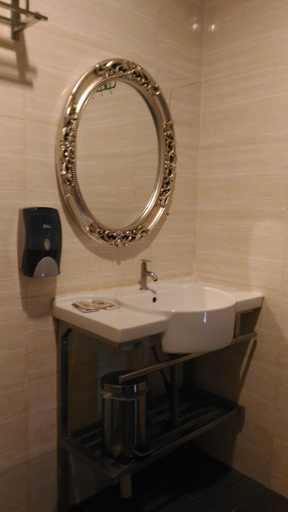 Bathroom 4, Beez Hotel Kuala Lumpur, Kuala Lumpur