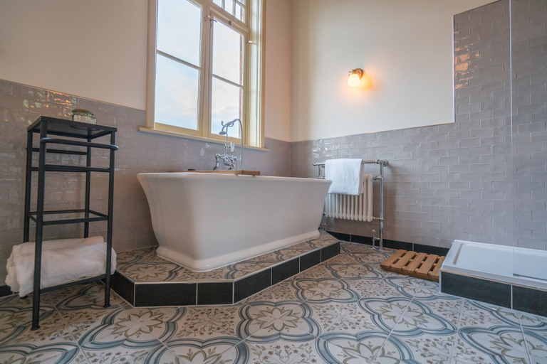 Bathroom 5, Albero, Bedfordshire