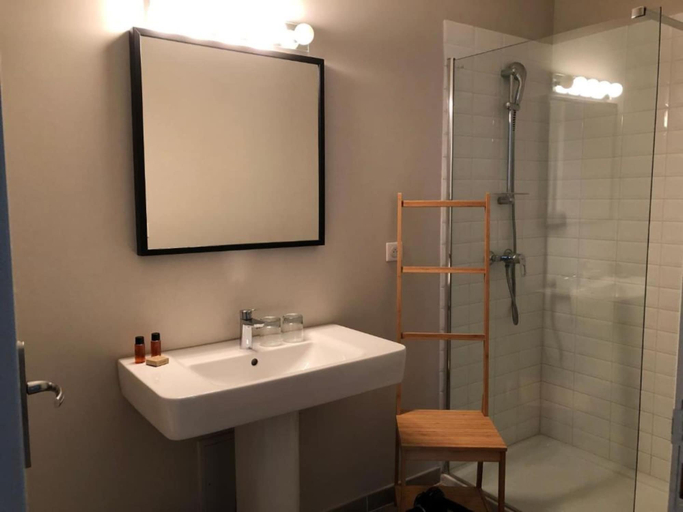 Bathroom 5, Le Grenier Occitan, Aude