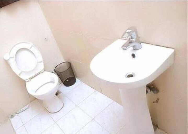 Bathroom, The Cheery Manor, Eti-Osa