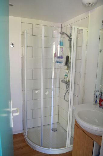 Bathroom 5, VVF Les Fontaines des Vosges, Saales, Bas-Rhin