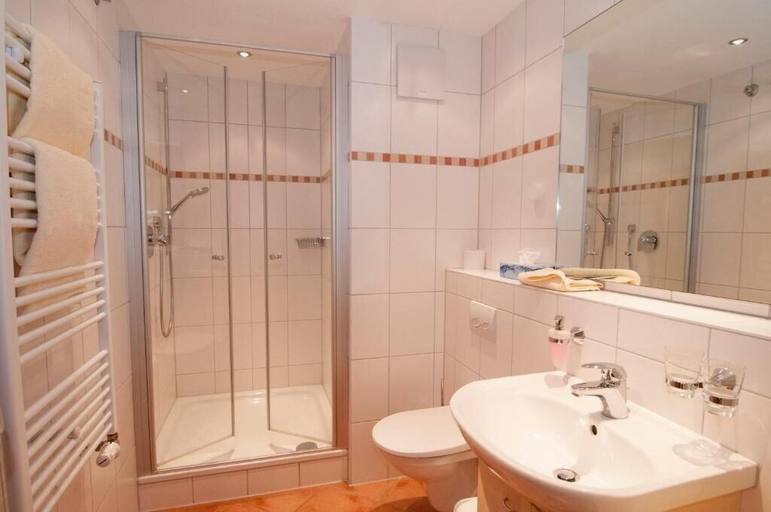 Bathroom 5, Landgasthof Bären, Breisgau-Hochschwarzwald