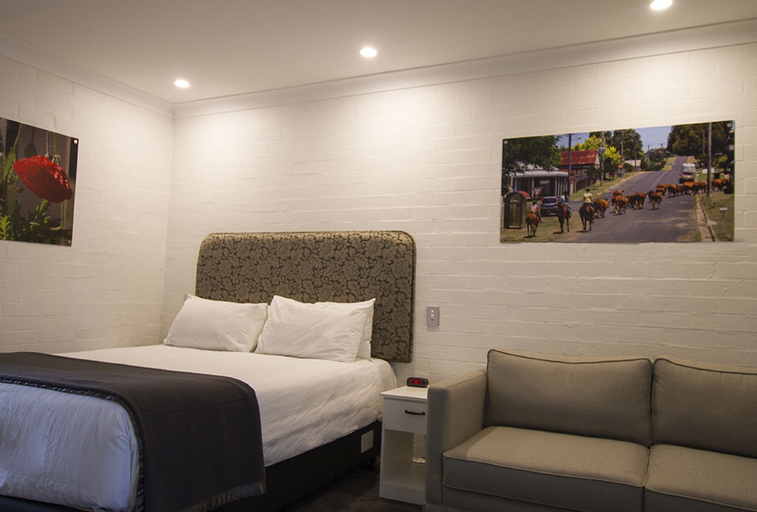 Bedroom 2, Town Square Motel, Orange