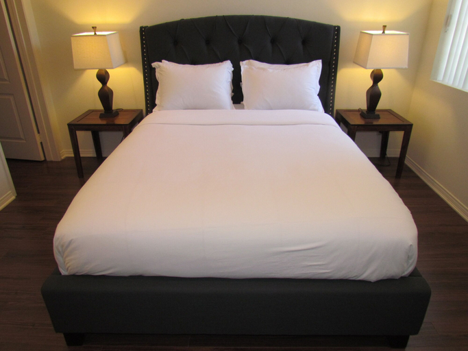 Bedroom, Next to Four Season Hotel, Luxury Apartment, Los Angeles