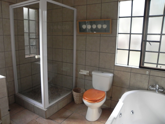 Bathroom 4, Marloth Kruger Bush Villa, Ehlanzeni