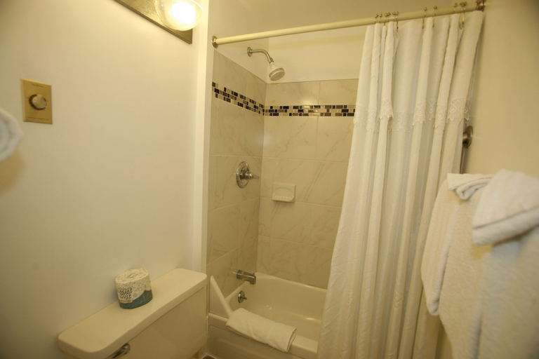 Bathroom 3, Bennington Motor Inn, Bennington
