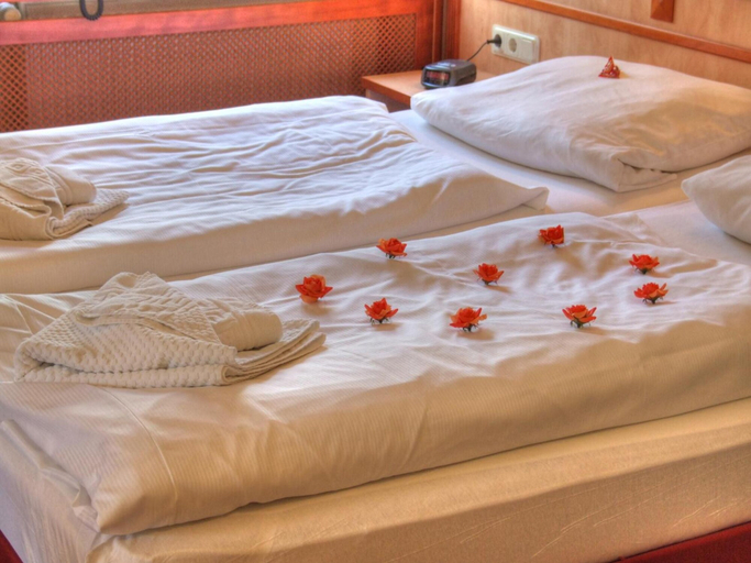 Bedroom 3, Vogel Hotel Appartements & Spa, Rostock