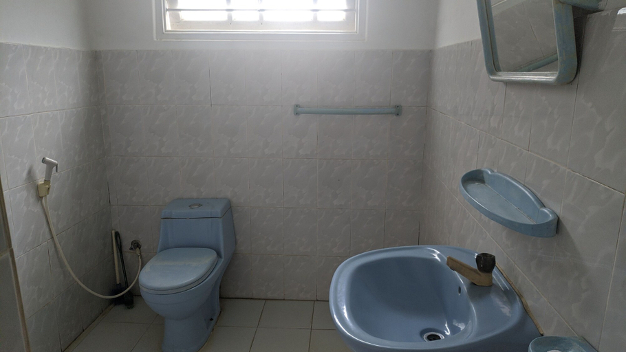 Bathroom 3, Umaya Rest Inn, Balangoda