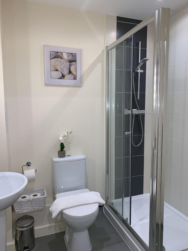 Bathroom 3, Morland House Apartments, London