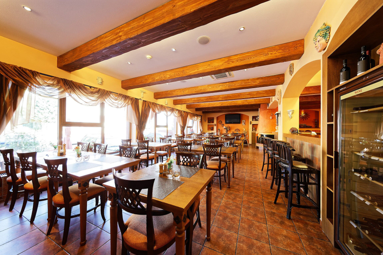 Food & Drinks 5, Max Inn Hotel, Bratislava III