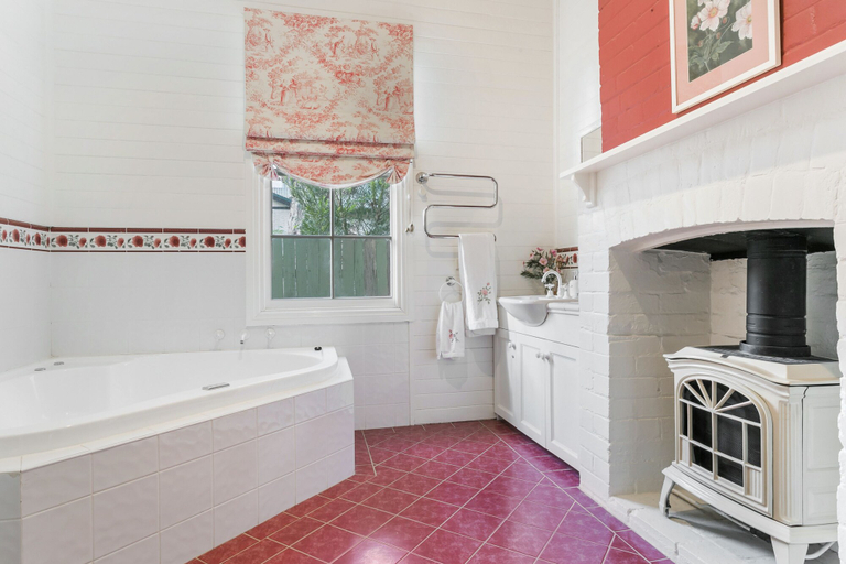 Bathroom 4, Lynton Cottage, Blue Mountains