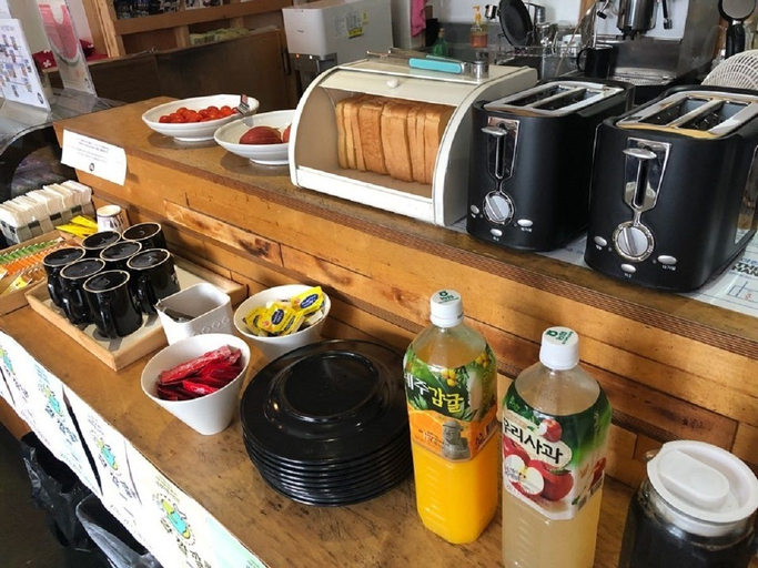 Food & Drinks 5, The Style Capsule Guesthouse - Hostel, Buk