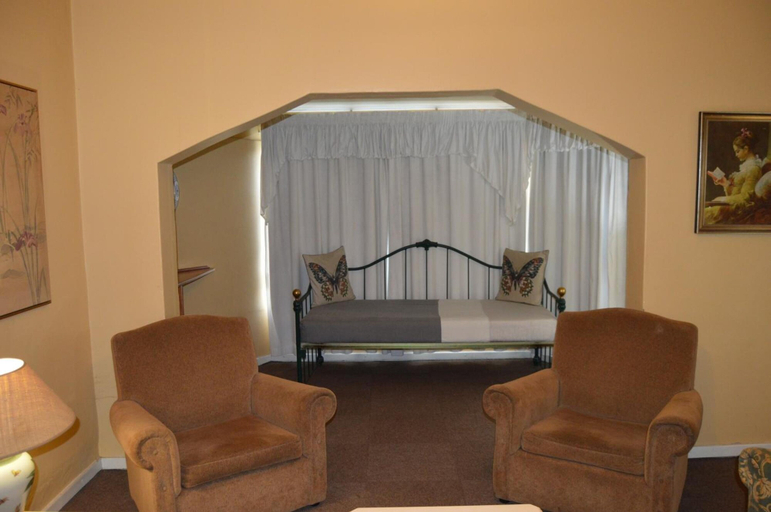 Bedroom 2, Ascot Inn, Umgungundlovu