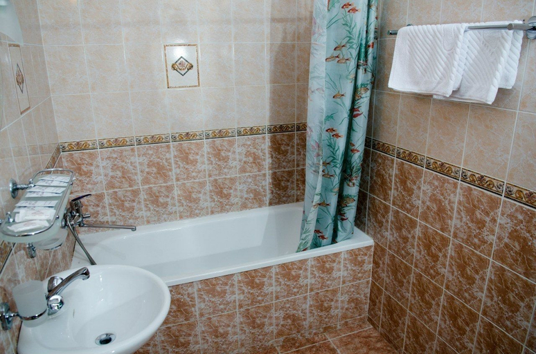 Bathroom, Kaissa Hotel, Sochi gorsovet