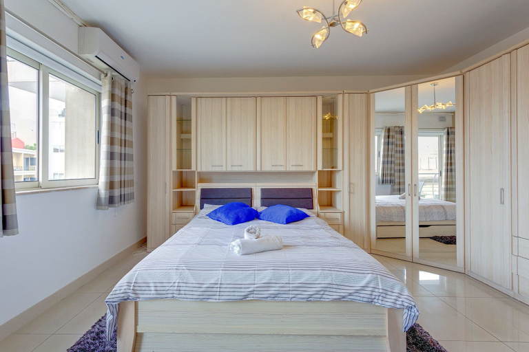 Bedroom 3, Centric and Spacious Apartment With Wifi and Balcony