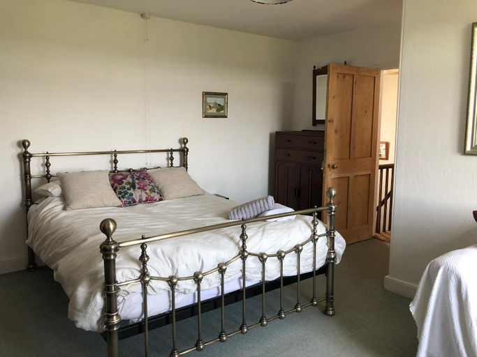 Bedroom 2, Tregarland Farm, Cornwall