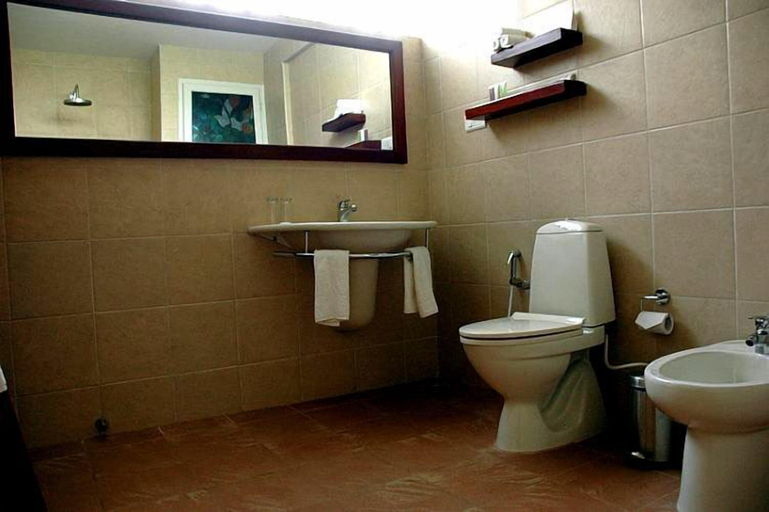 Bathroom 4, The Killians Boutique Hotel, Ernakulam