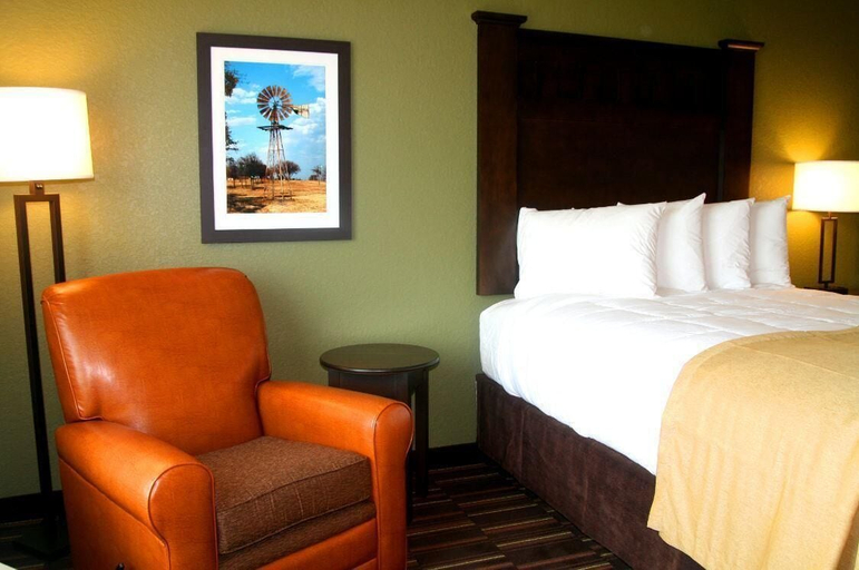 Bedroom 3, Comfort Inn & Suites Beeville, Bee