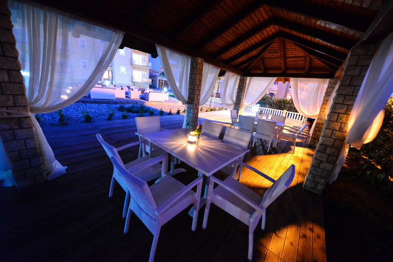 Food & Drinks 5, Sunset Apartments, Vir