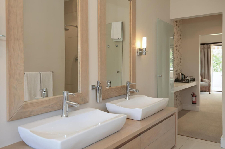 Bathroom 4, Aziza Guesthouse, Eden
