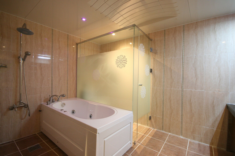 Bathroom 2, Hera Hotel, Sasang