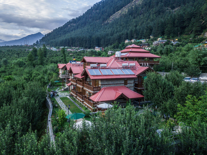 Exterior & Views