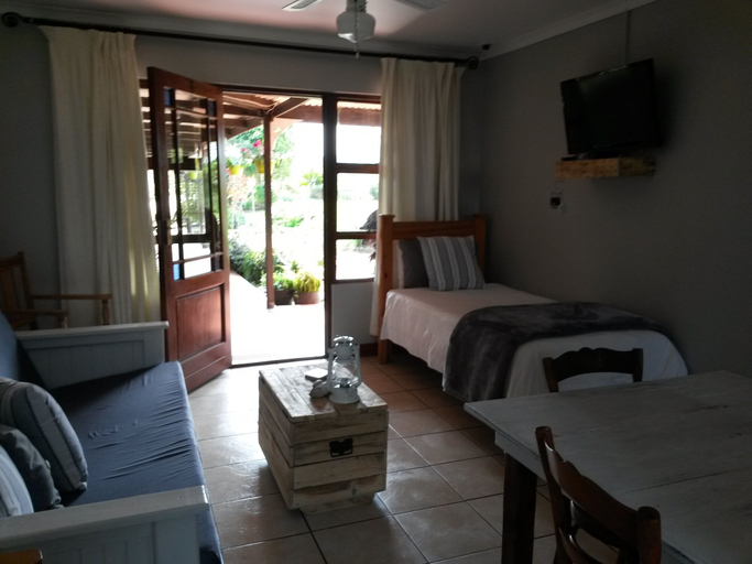Bedroom 2, African Sun Guest House, Eden