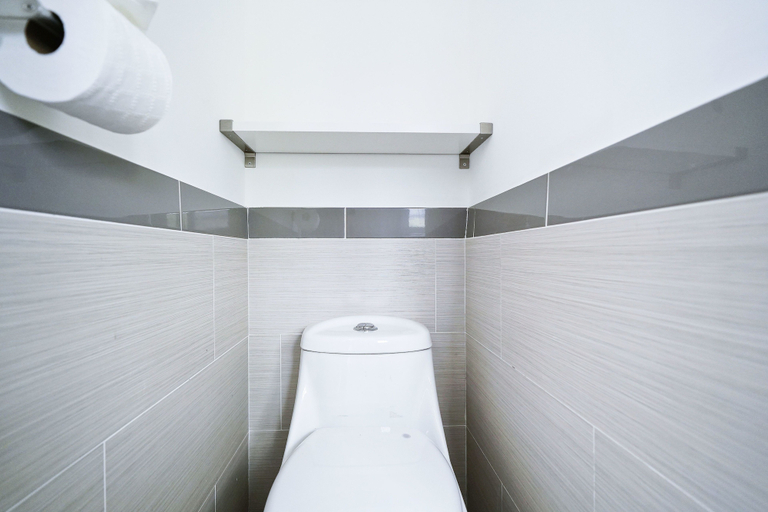 Bathroom 3, The Temple Stays, Toronto