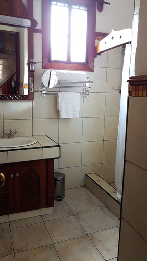 Bathroom 4, The King Post, Dagoretti North