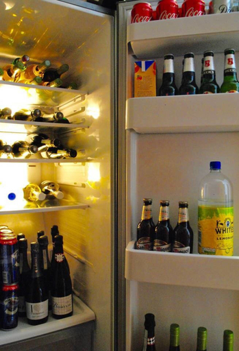 Food & Drinks 5, Squirrel Barn. Hi-spec. Hot tub & Wifi. Sleeps 14, Staffordshire