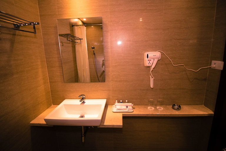Bathroom 3, The Maureen, North 24 Parganas