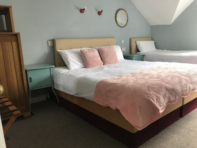 Bedroom 2, Rolling Wave Guesthouse